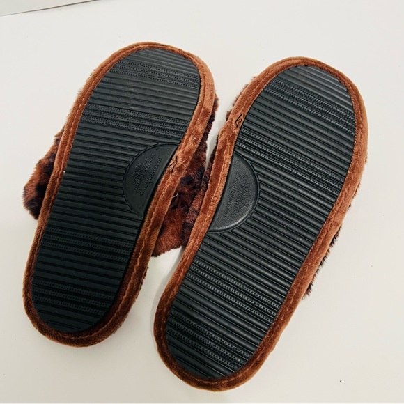 Dluxe by dearfoams brown leopard print slippers size 7-8 - Picture 6 of 10